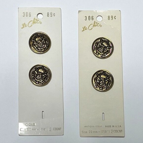 VTG Le Chic Brand Etched Imperial Crest Round Gold Tone Metal Buttons 7/8" - Picture 1 of 9